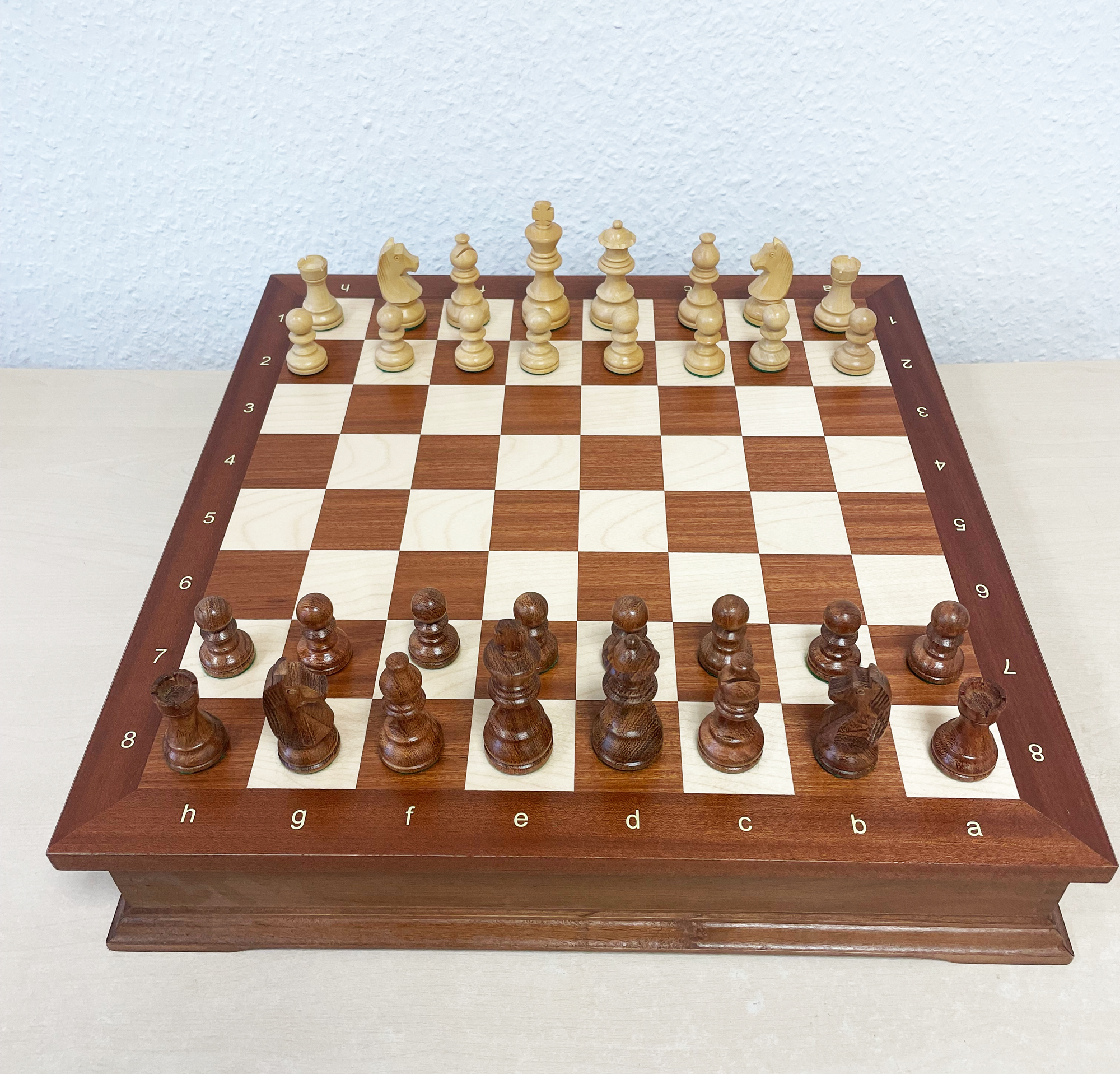 Schachkassette Premium 40x40cm mit Brett, FG 45 , mit Z+B, Mahagoni-Intarsie