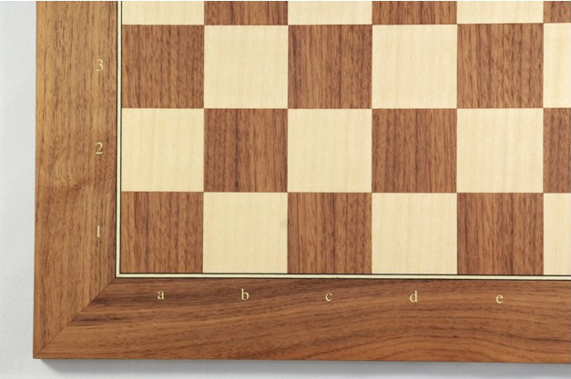 Schachbrett Nußbaum und Ahorn, Intarsie, matt lackiert, Feldgröße 50 mm, mit Zahlen und Buchstaben