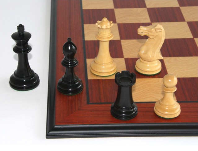 Schachfiguren und Schachbrett: Vidicator Top