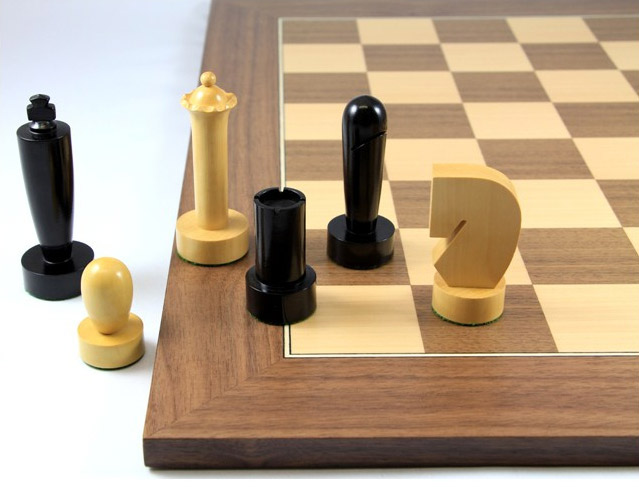 Schach-Set Timeless Black Wama, Schachbrett mit Schachfiguren