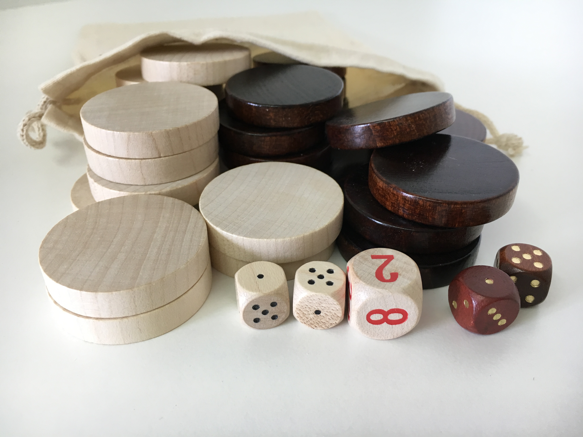 Satz-Backgammonsteine im Stoffsäckchen mit Würfeln, braun/weiß, groß