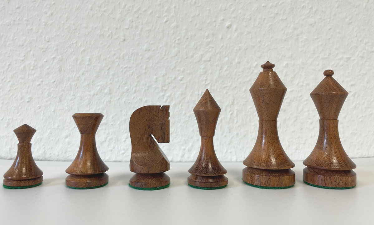 Schachfiguren Modern EB-Art aus Akazie/Buchsbaum, beschwert, im Holzkasten