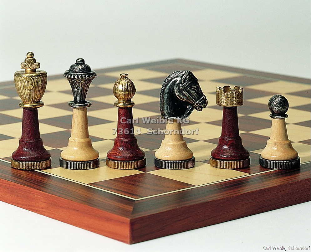 Combinaison-Design Schachfiguren mit Schachbrett aus Metall und Holz Kombination