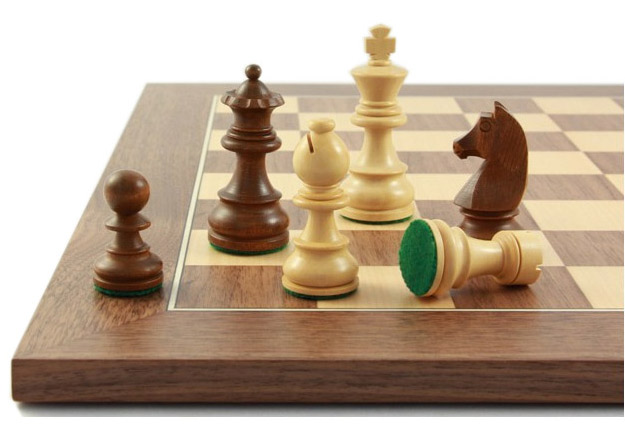 Balance83 Schachfiguren und Schachbrett