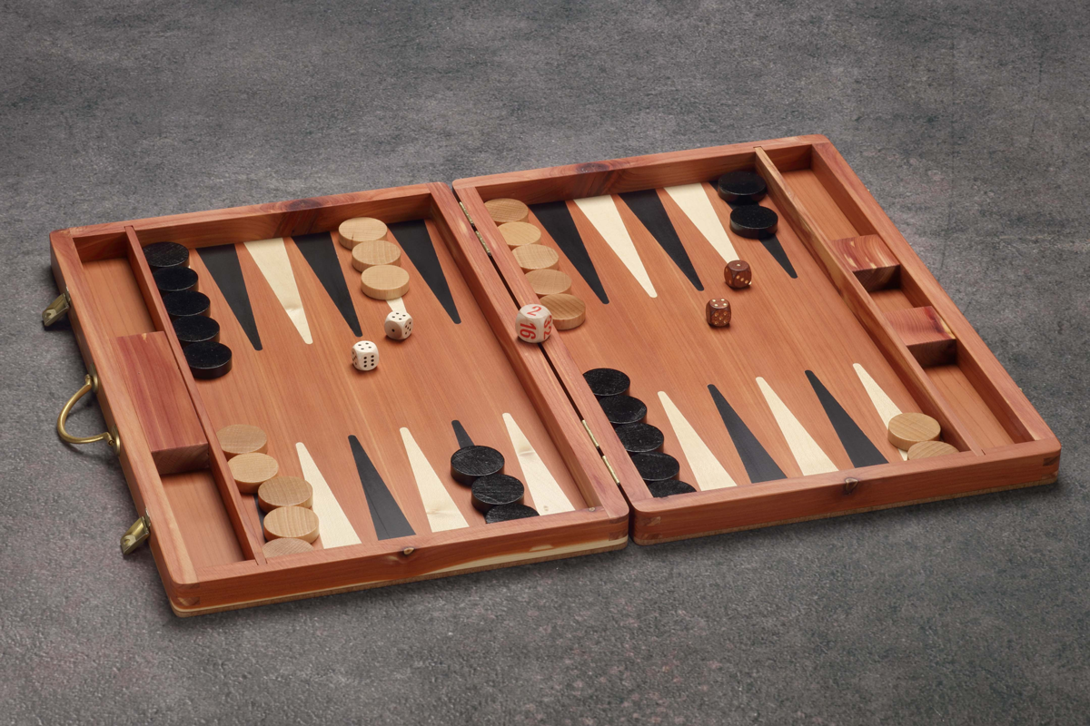 Backgammonkoffer in Zeder, mittel 36x24 cm