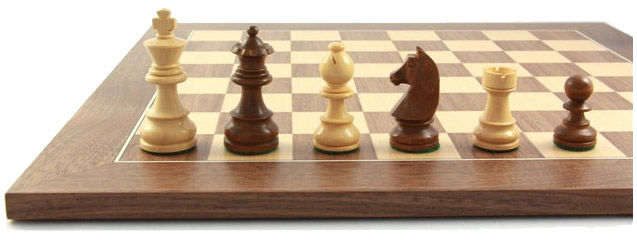 Balance83 Schachfiguren und Schachbrett, Abbildung