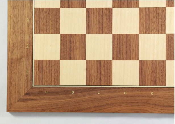 Schachbrett Nußbaum und Ahorn, Intarsie, matt lackiert, Feldgröße 55 mm, mit Zahlen und Buchstaben