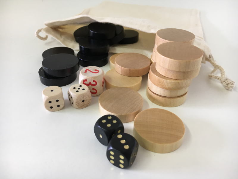 Hersteller-Abbildung des Produkts: Satz-Backgammonsteine im Stoffsäckchen mit Würfeln, schwarz/weiß, mittel