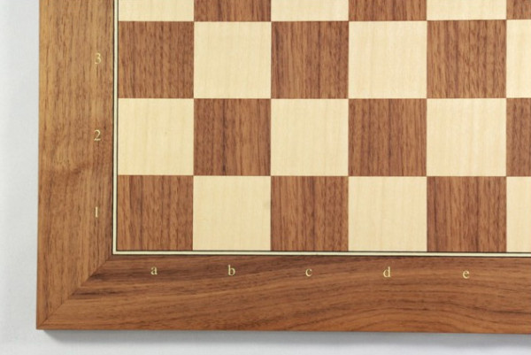 Hersteller-Abbildung des Produkts: Schachbrett Nußbaum und Ahorn, Intarsie, matt lackiert, Feldgröße 45 mm, mit Zahlen und Buchstaben
