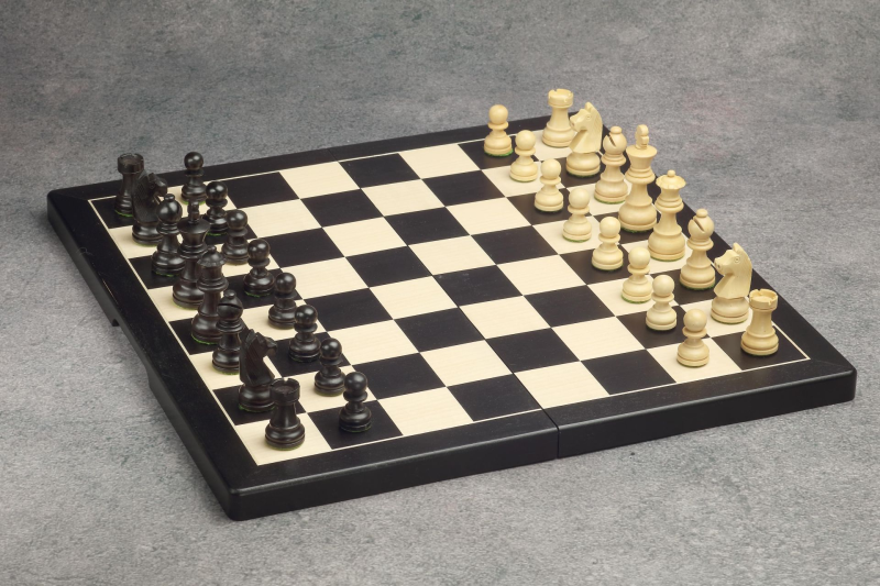 Hersteller-Abbildung des Produkts: Schachkassette Ahorn Holz und Elsbeere, Königshöhe von 75 mm, Intarsien