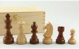 Hersteller-Abbildung des Produkts: Schachfiguren Staunton braun 63 mm, in Buchekassette